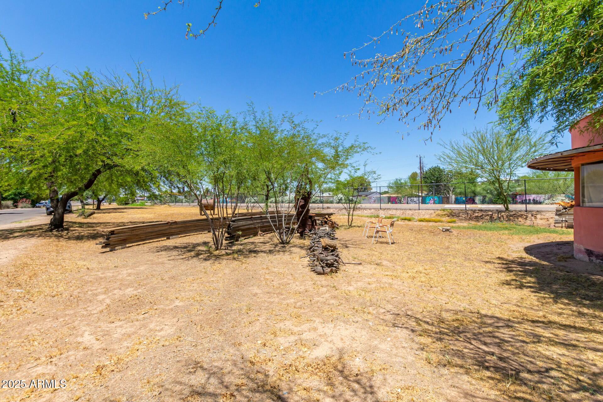 330 W MINNEZONA Avenue