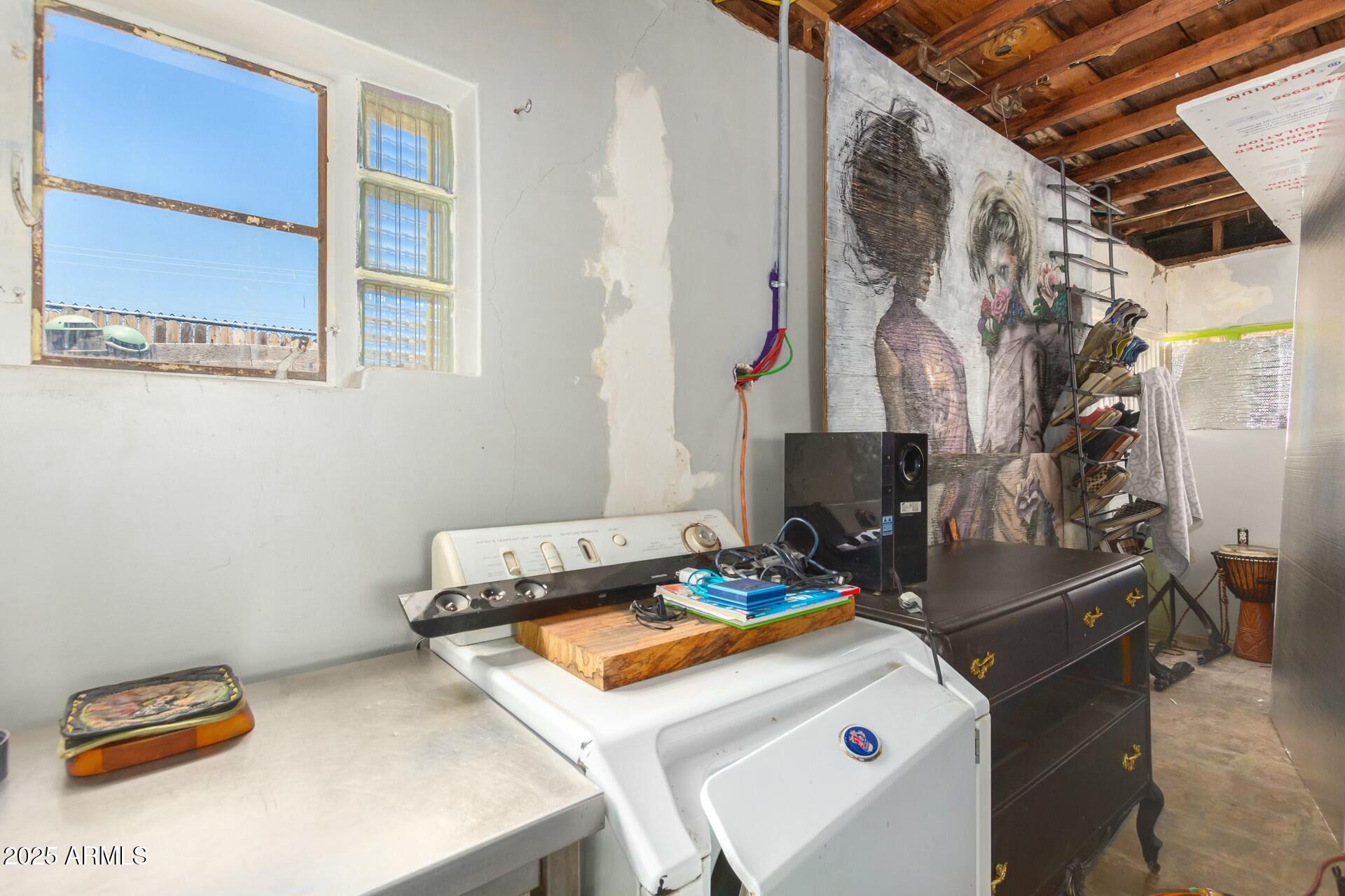 330 W MINNEZONA Avenue