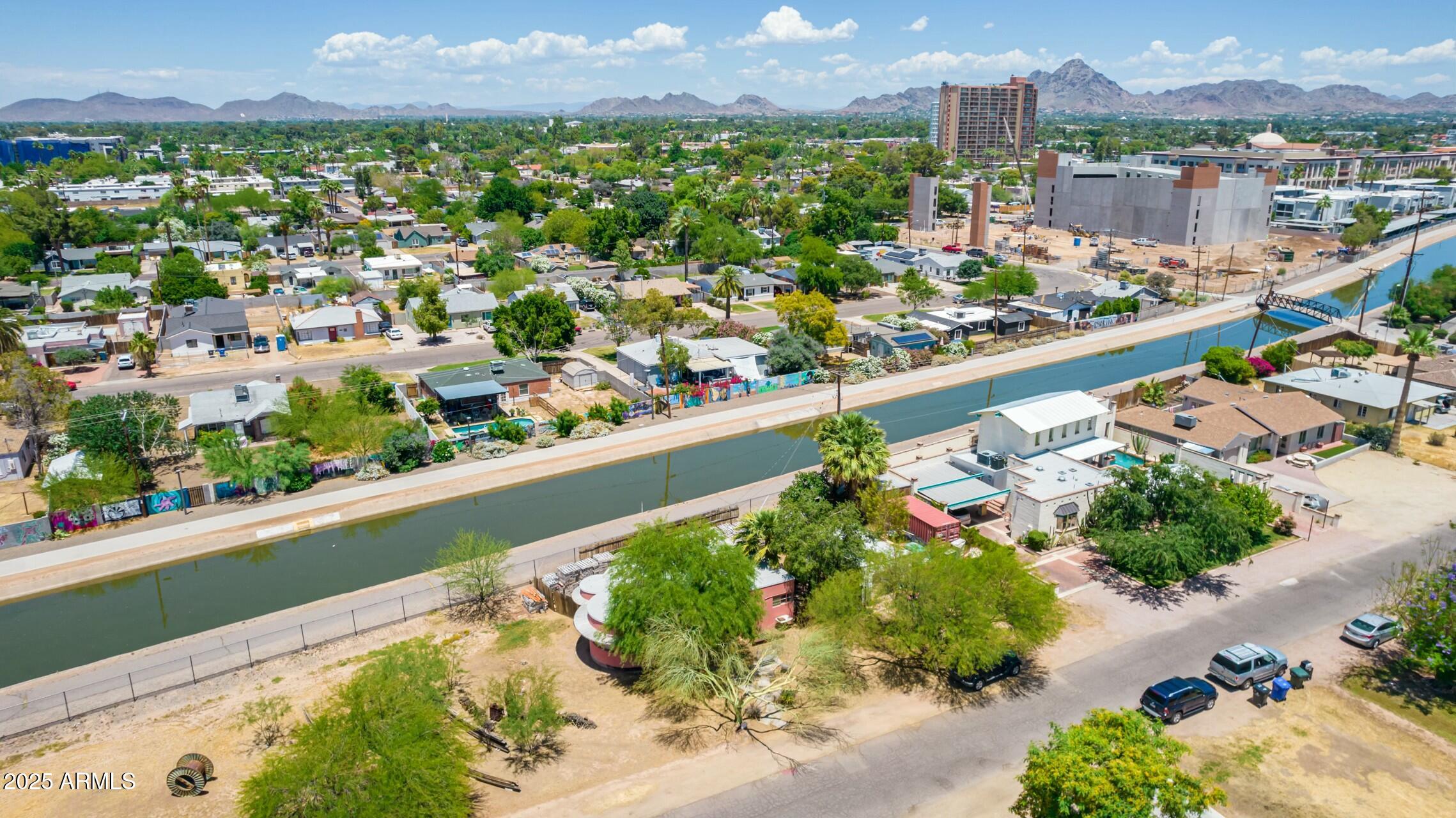 330 W MINNEZONA Avenue