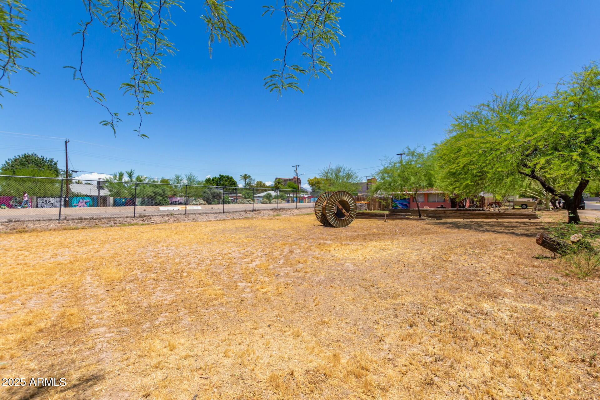 330 W MINNEZONA Avenue