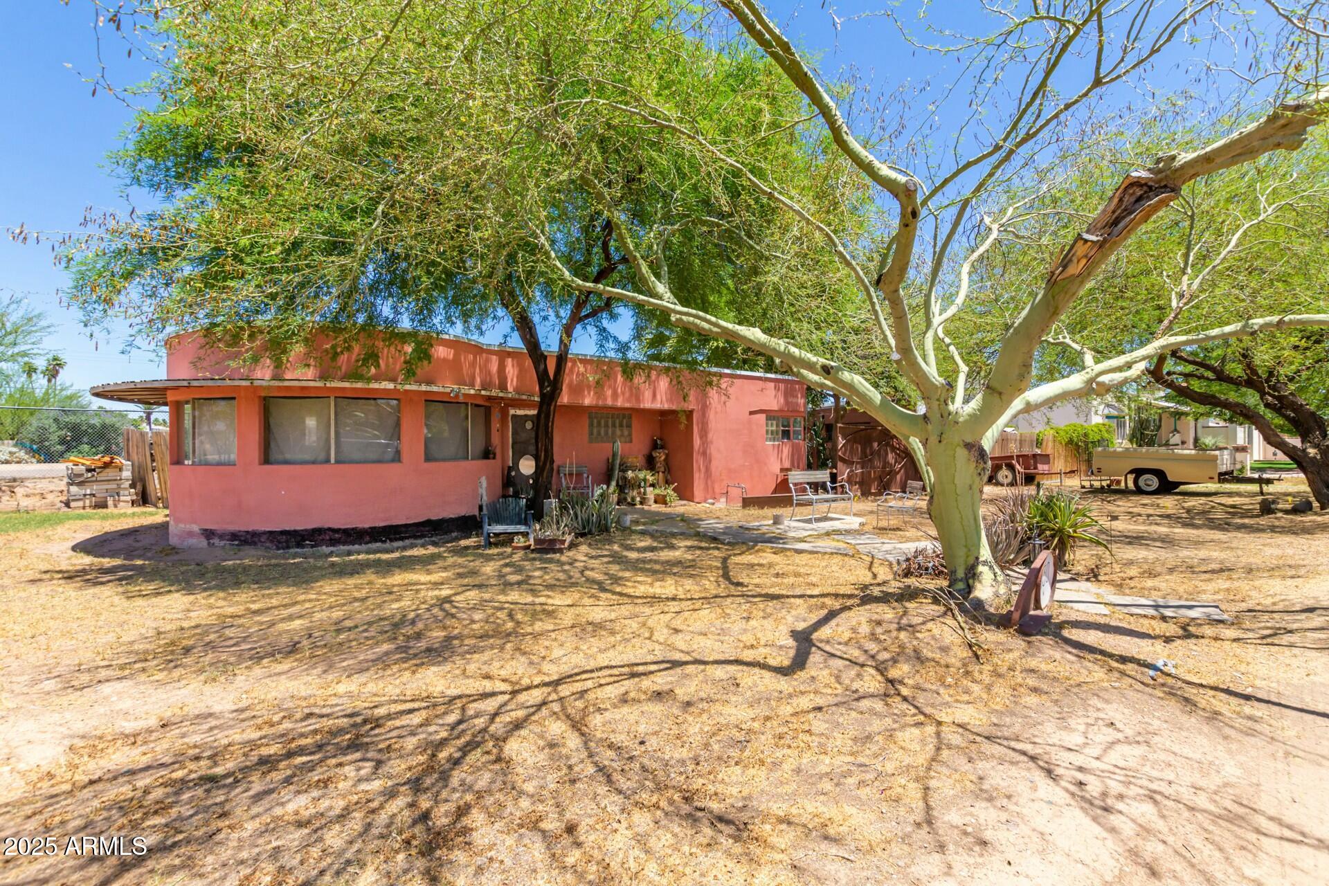 330 W MINNEZONA Avenue