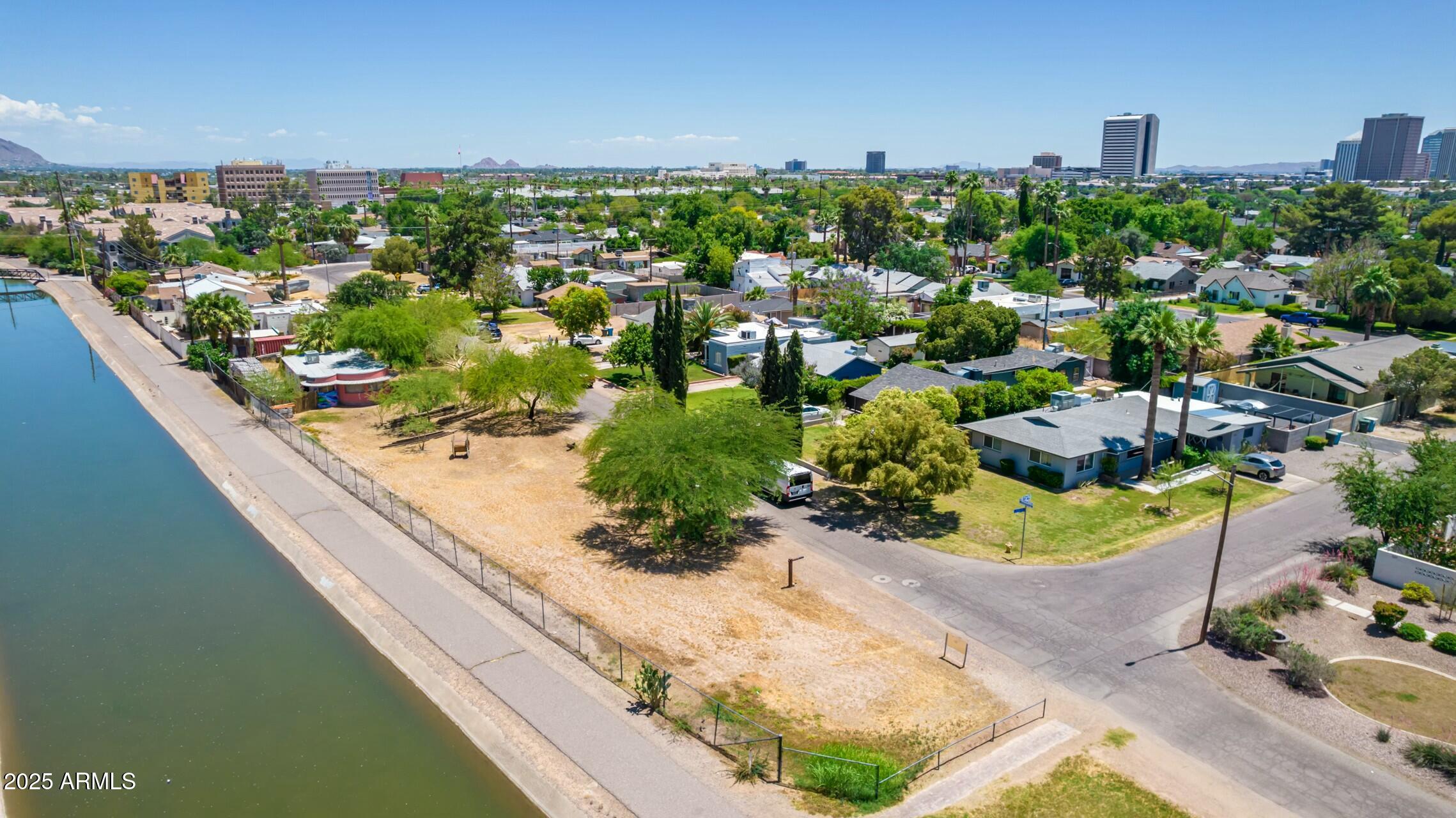 330 W MINNEZONA Avenue