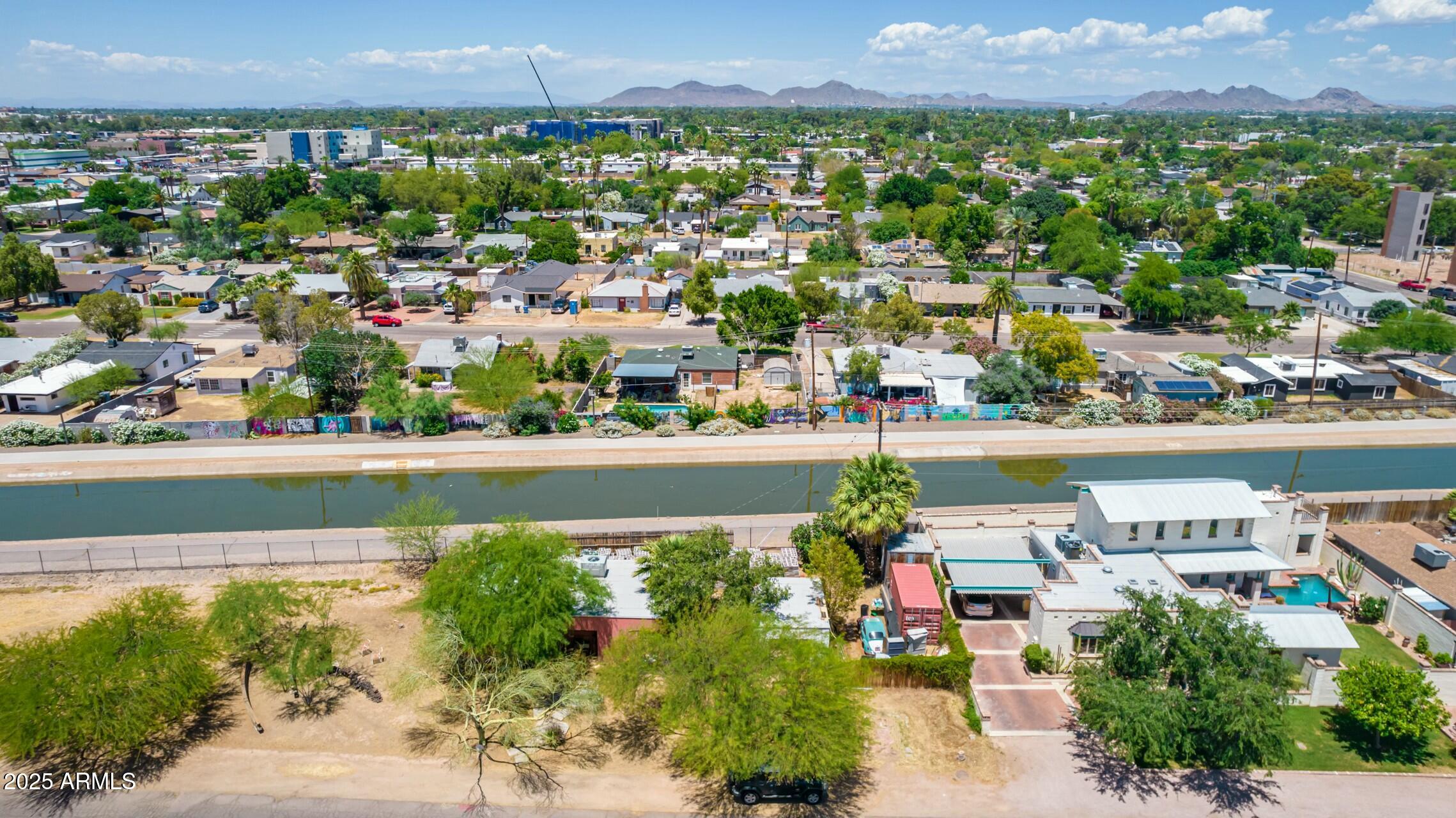 330 W MINNEZONA Avenue