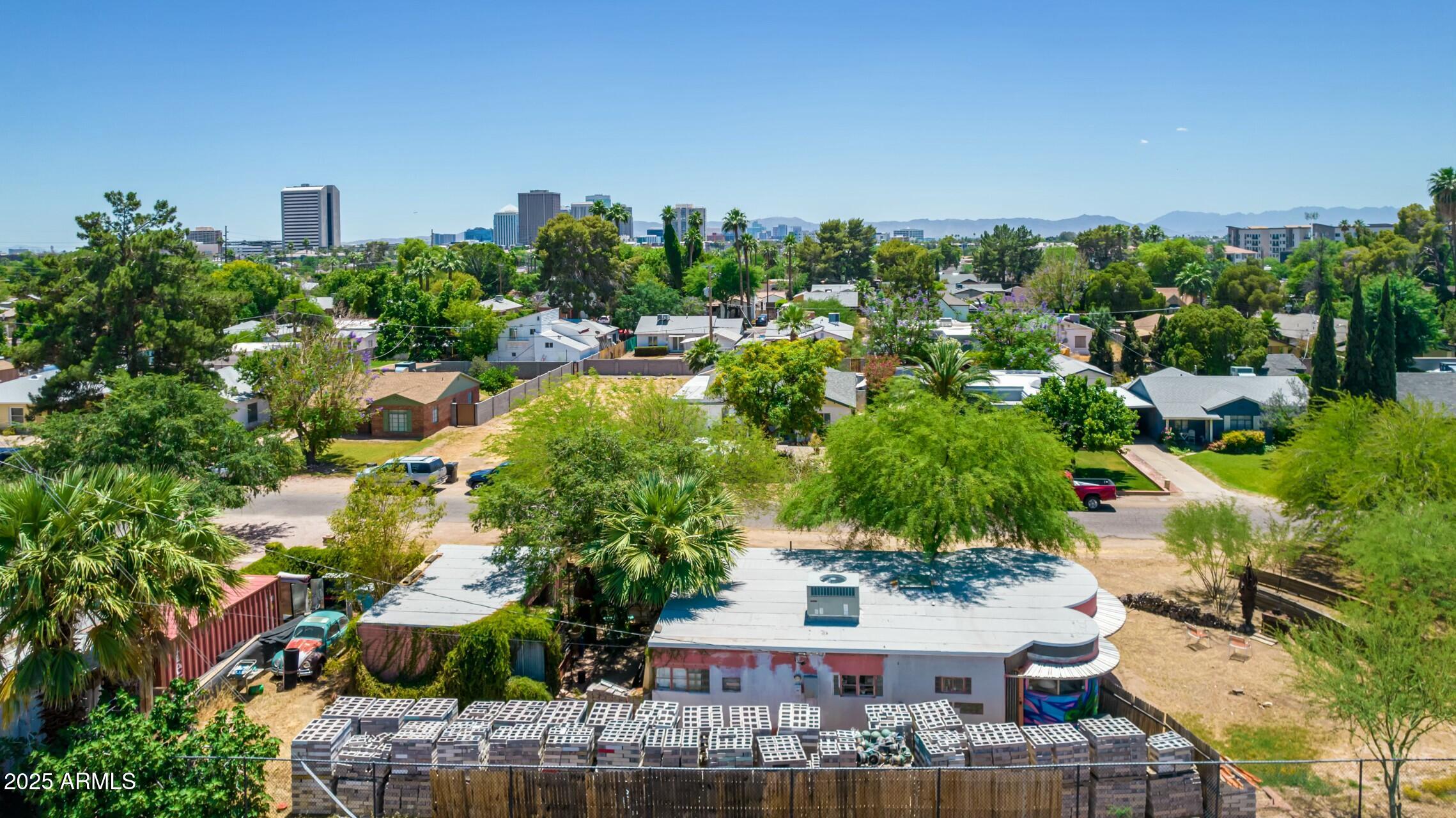 330 W MINNEZONA Avenue