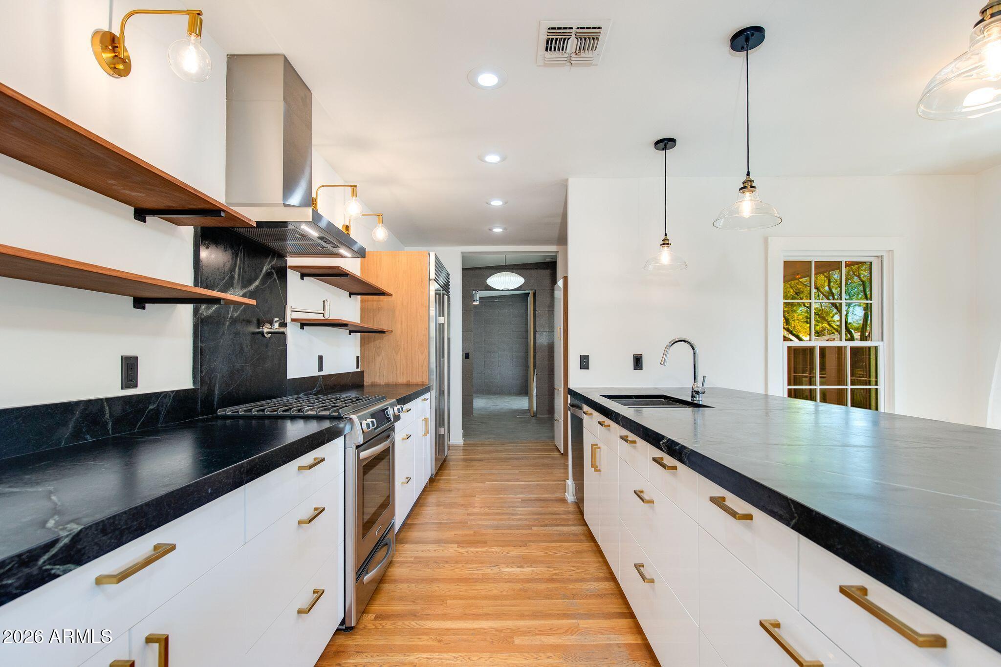 1302 W CULVER Street