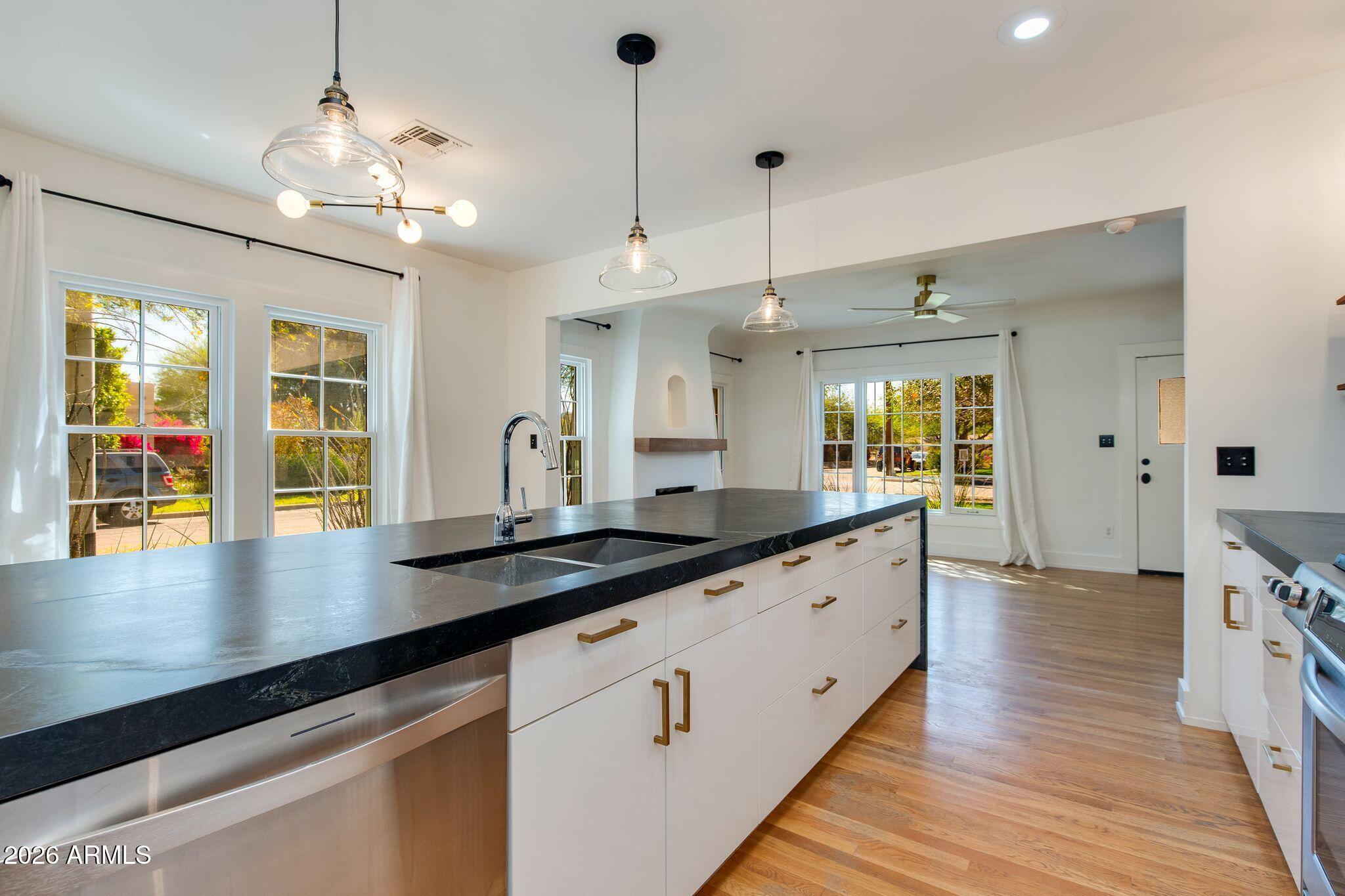 1302 W CULVER Street