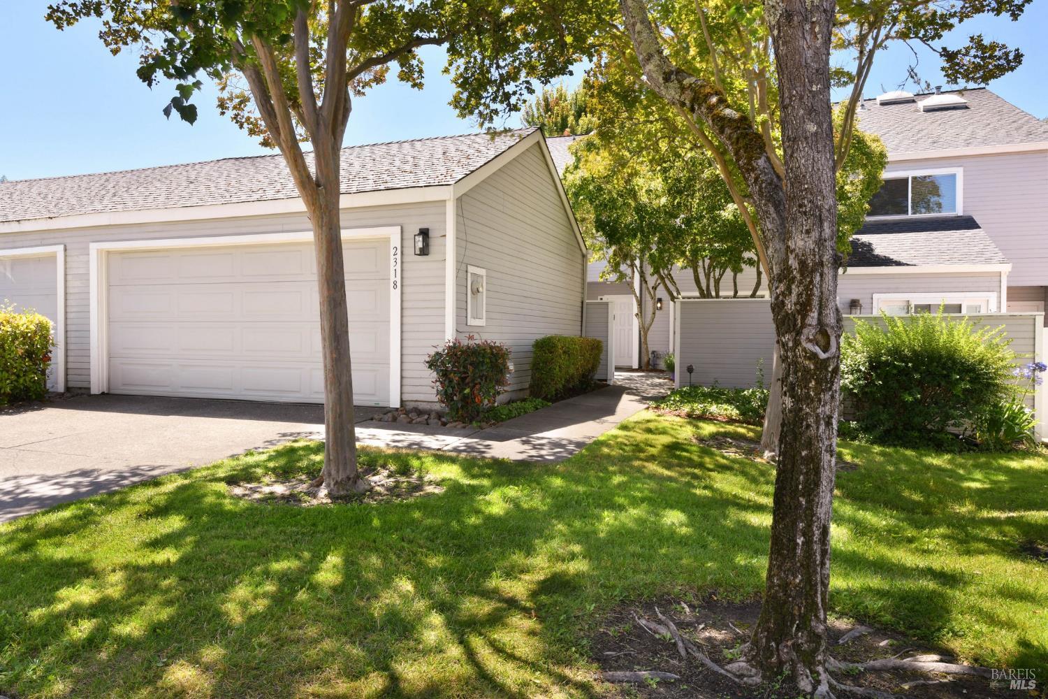 2318 Lakeview Dr