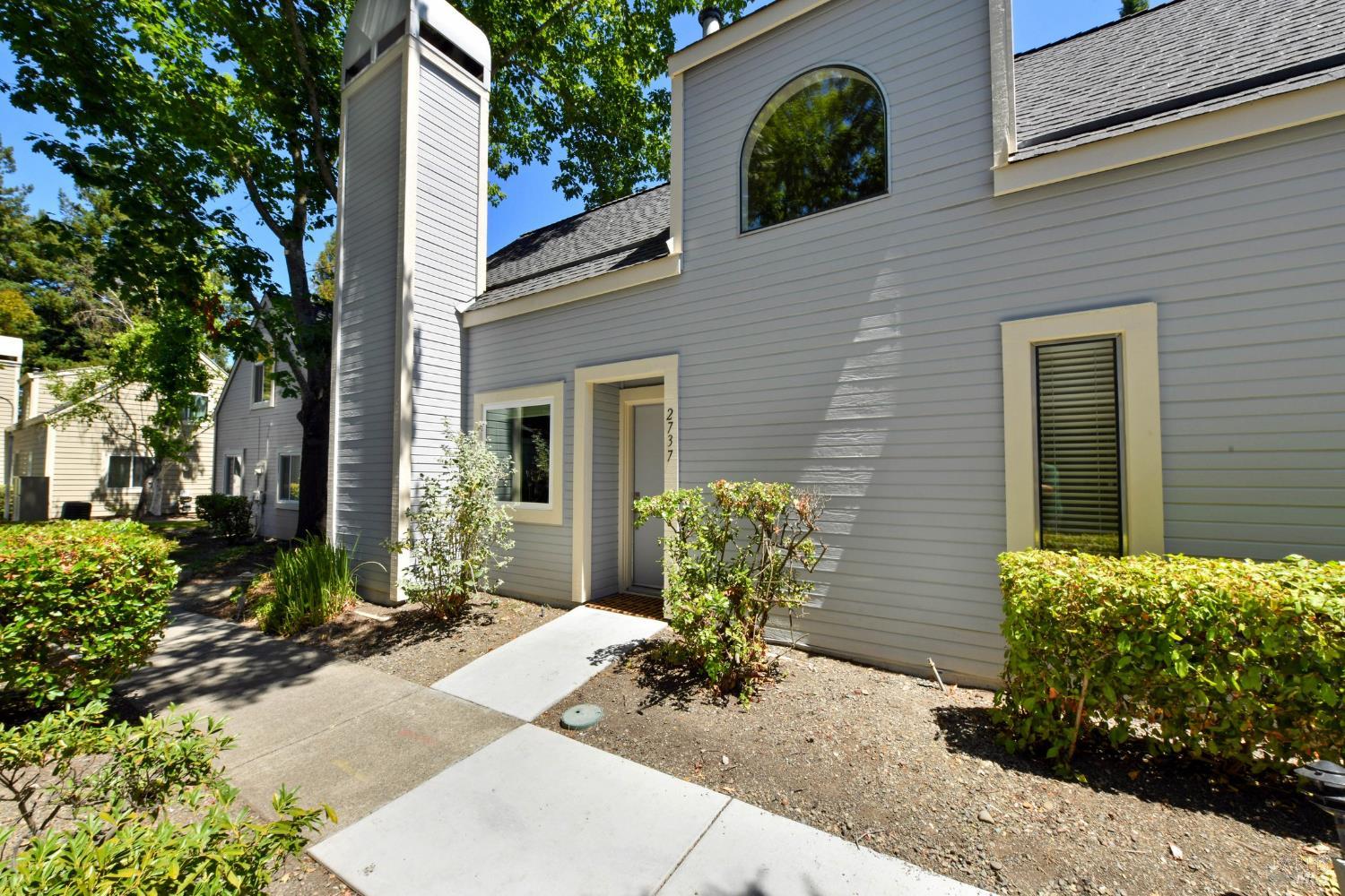 2737 Lakeview Dr