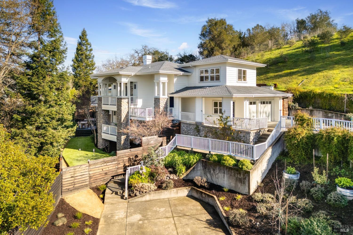 384 Arabian Way
