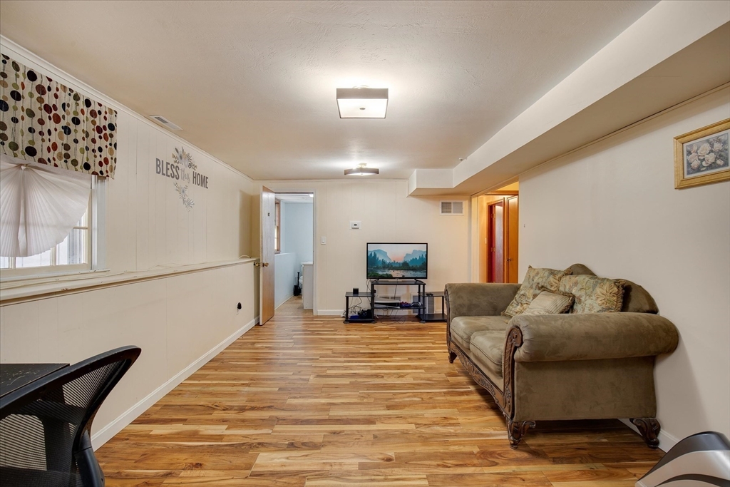 20 Westlea Ter