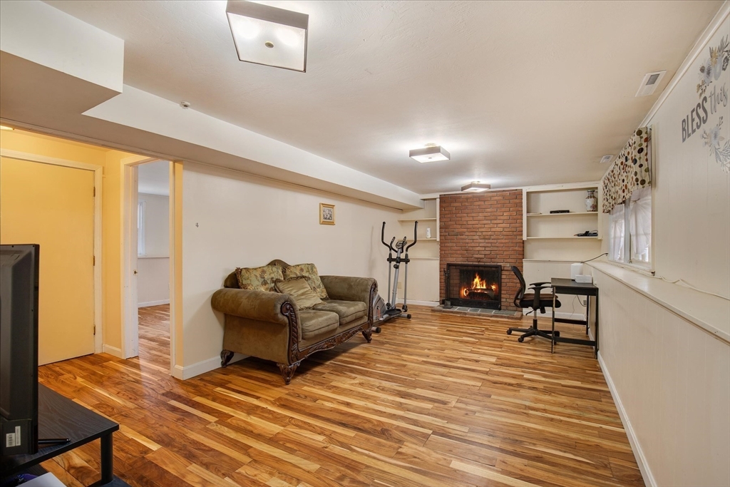 20 Westlea Ter
