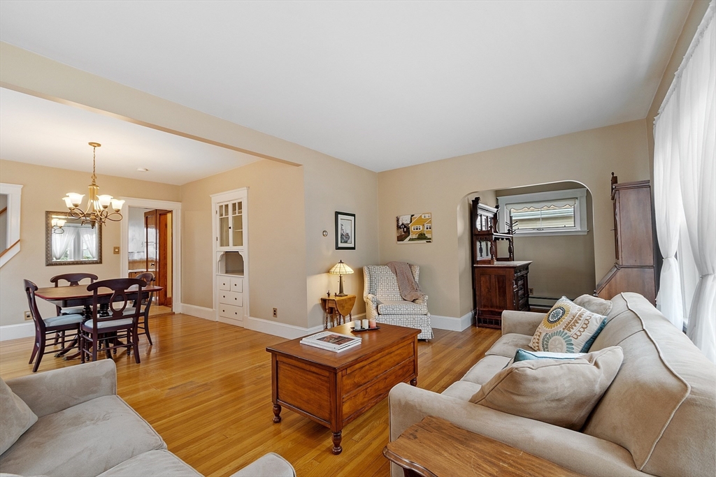 16 Wycliff Ave