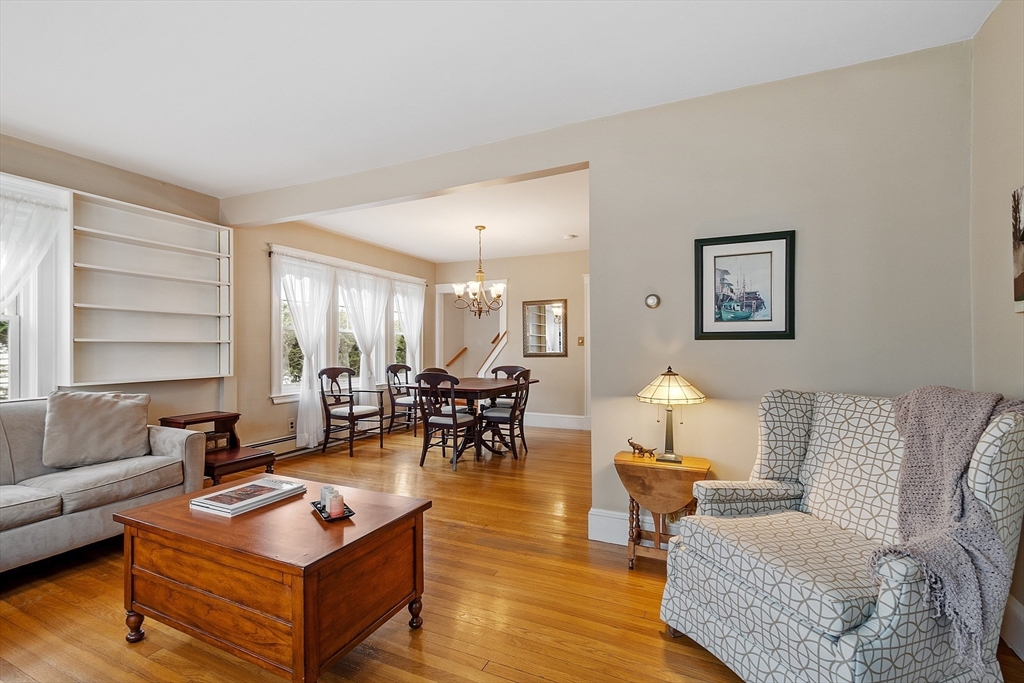 16 Wycliff Ave