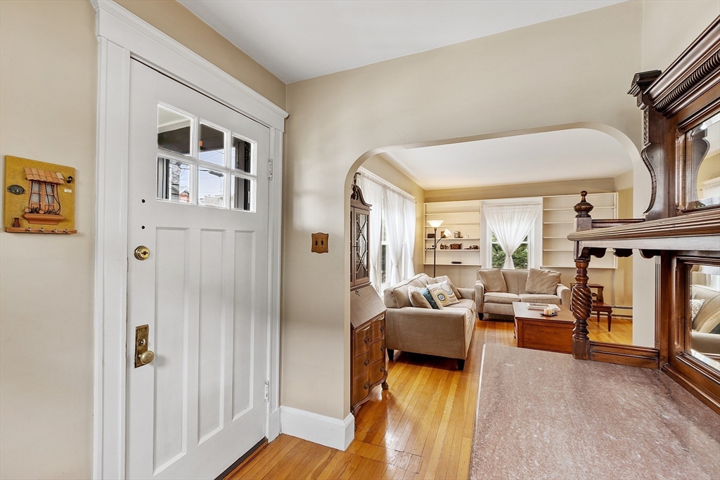 16 Wycliff Ave
