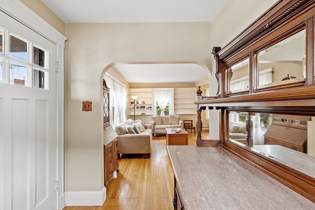 16 Wycliff Ave