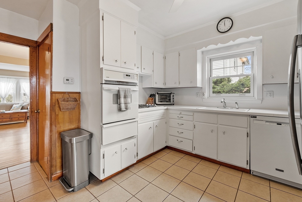 16 Wycliff Ave
