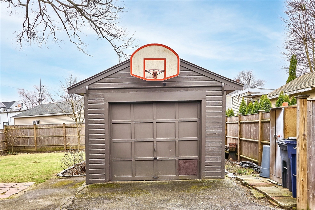 16 Wycliff Ave