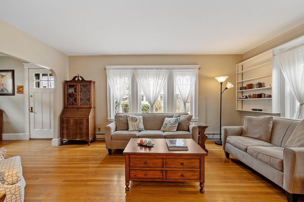 16 Wycliff Ave