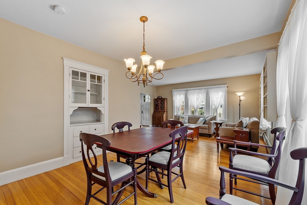 16 Wycliff Ave