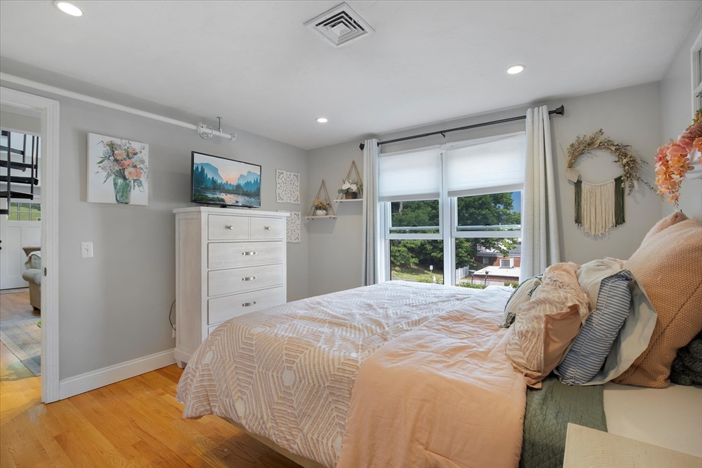 16 Main St # 303