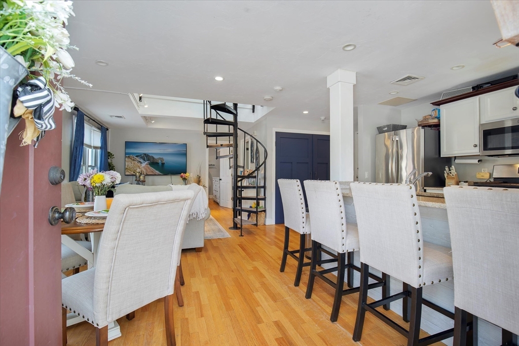 16 Main St # 303