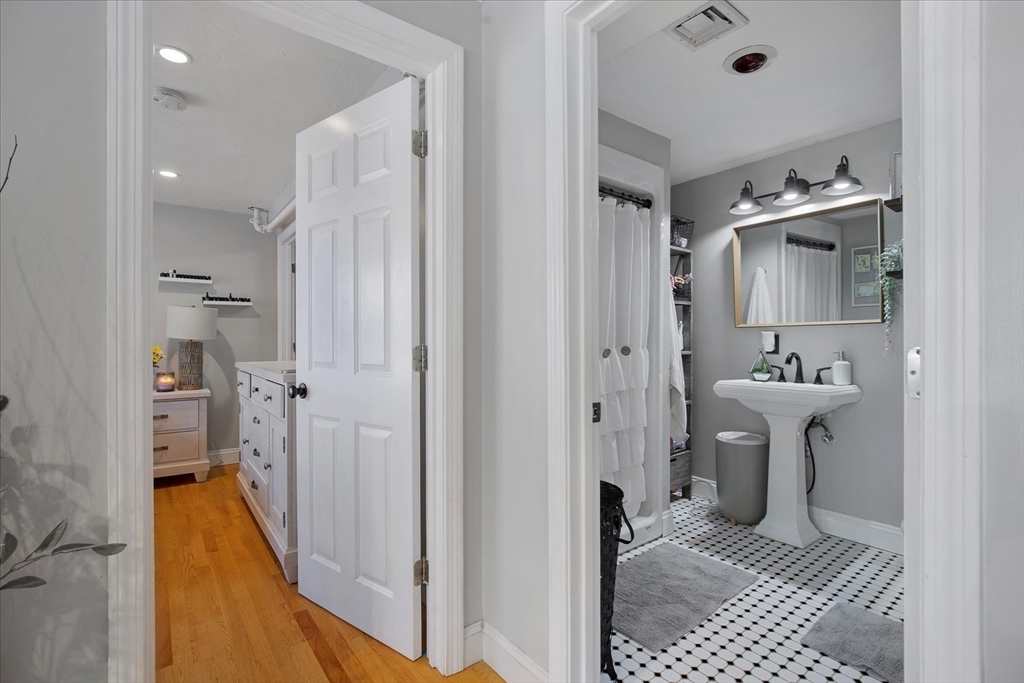 16 Main St # 303