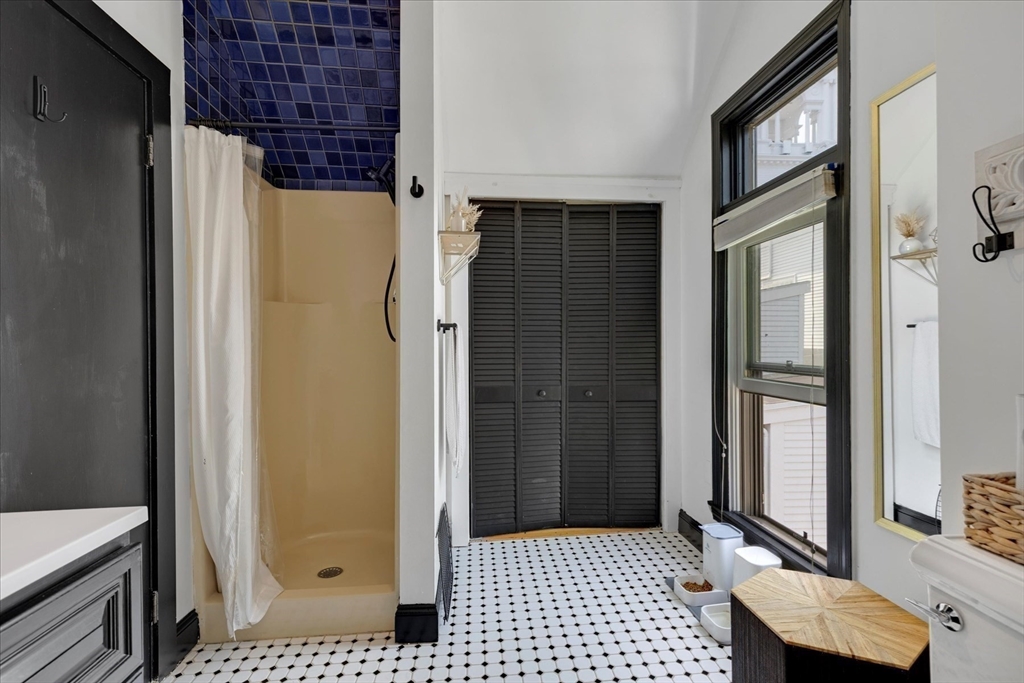 16 Main St # 303