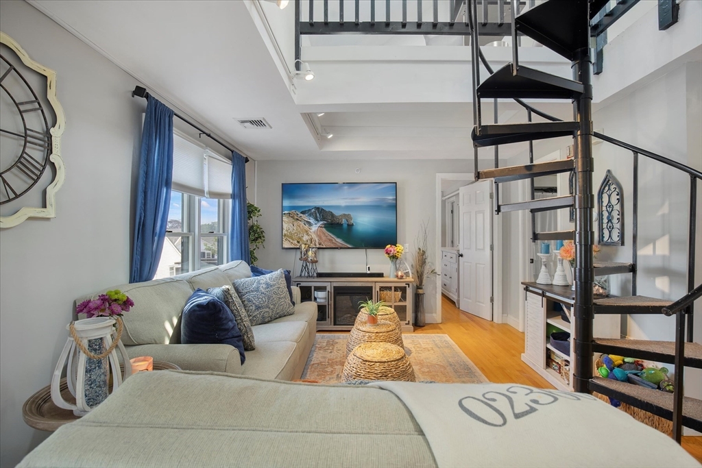 16 Main St # 303