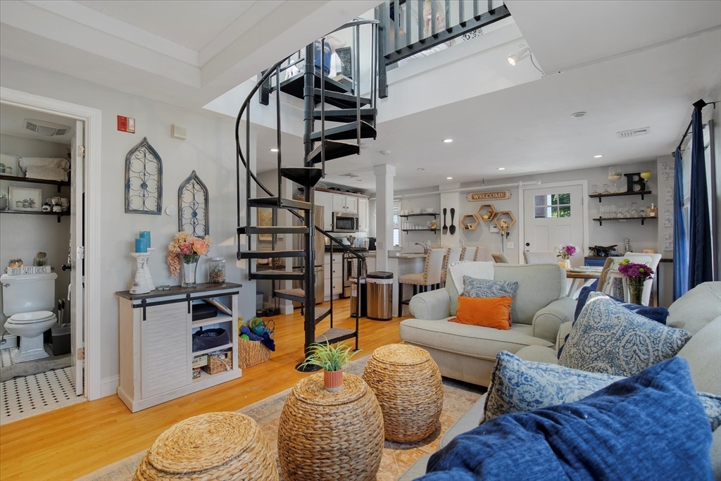 16 Main St # 303
