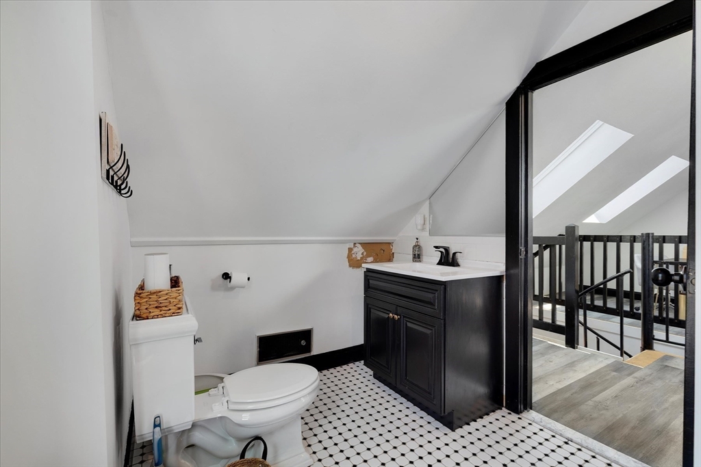 16 Main St # 303