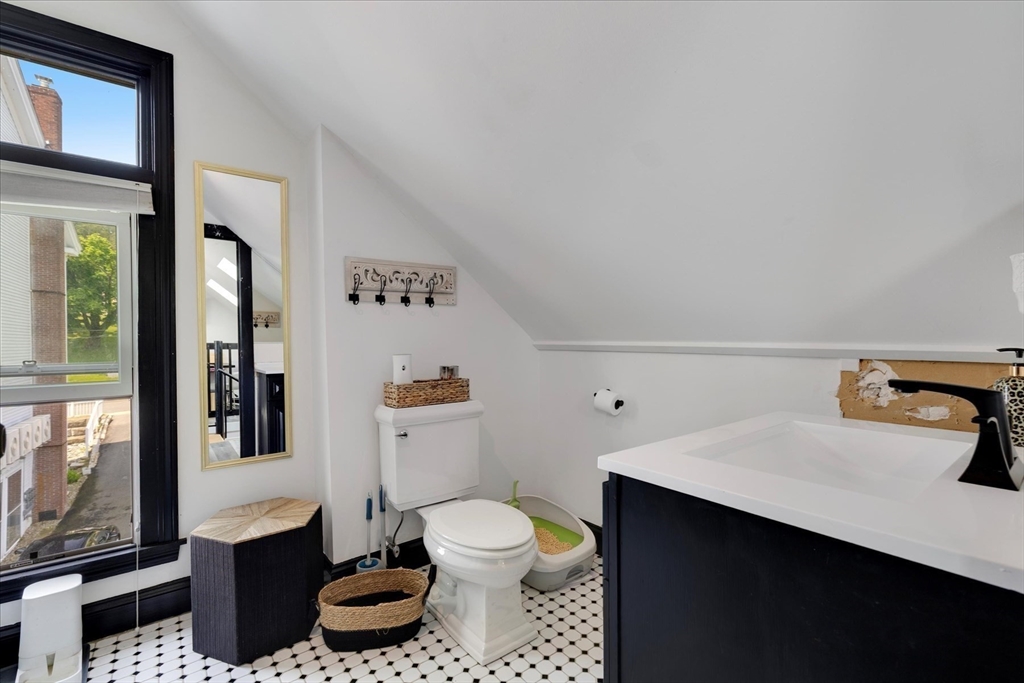 16 Main St # 303