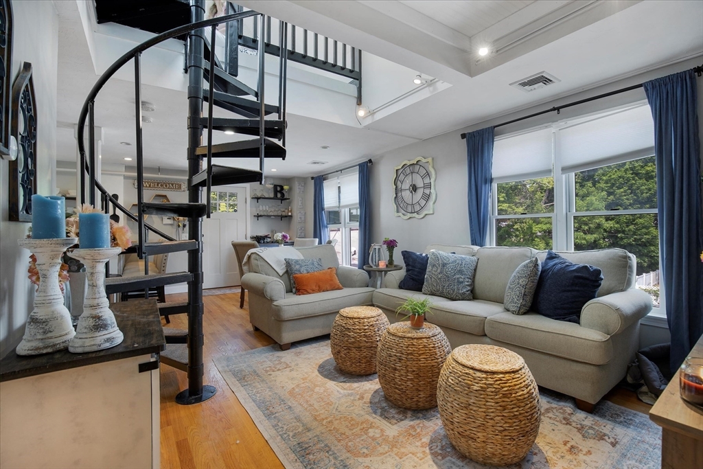 16 Main St # 303