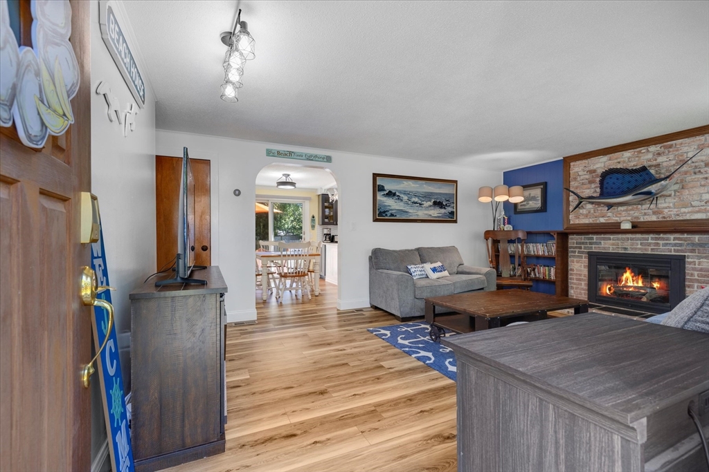 49 Village Ln