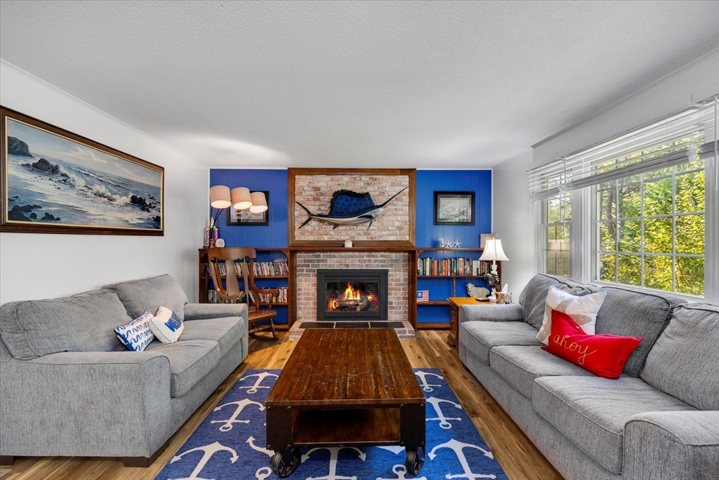 49 Village Ln