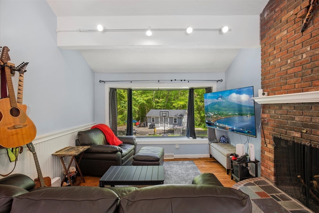 2 Wilson Ln