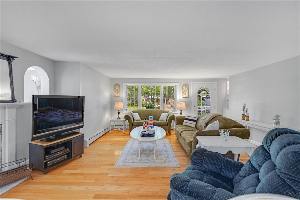 6 Parkwood Ct