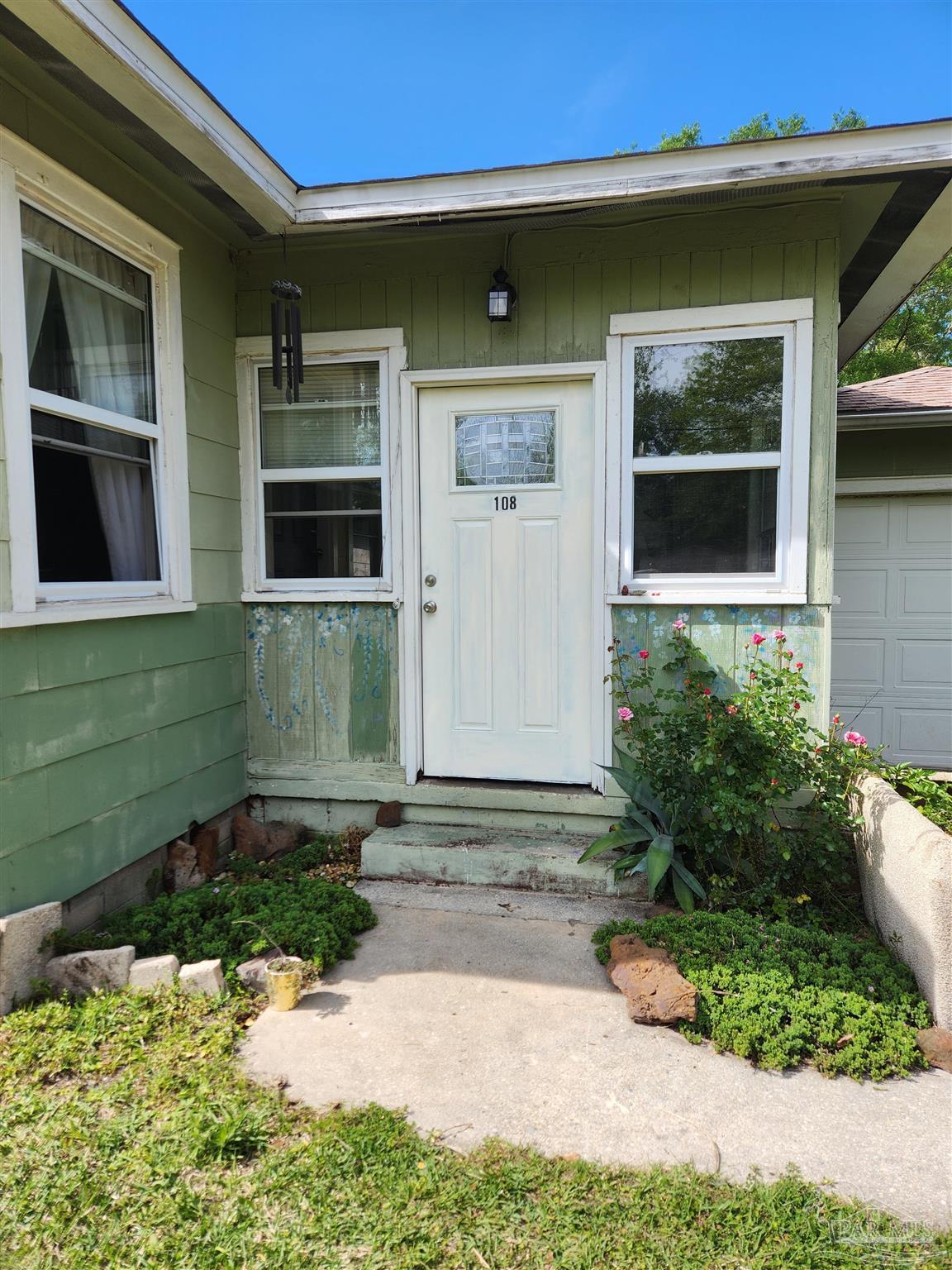 108 Vaughn Ave