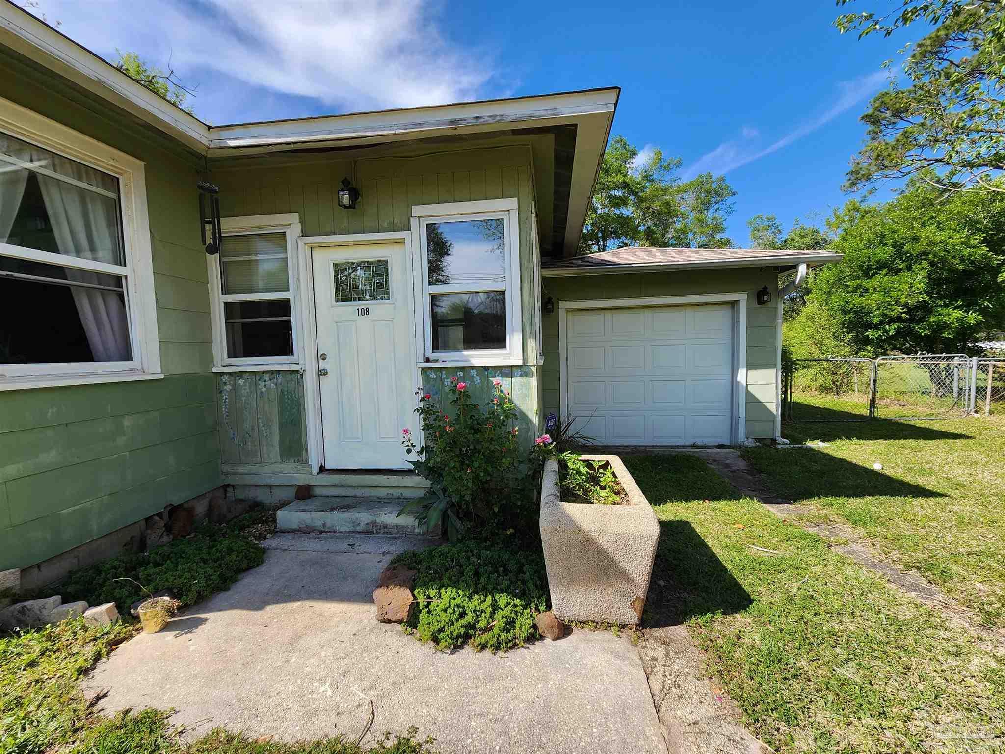 108 Vaughn Ave