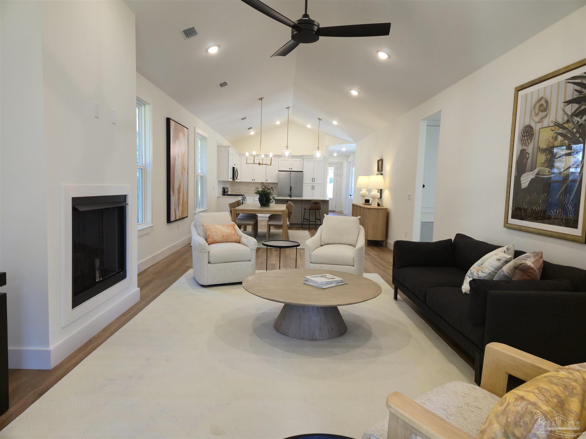 2807 E Gonzales St