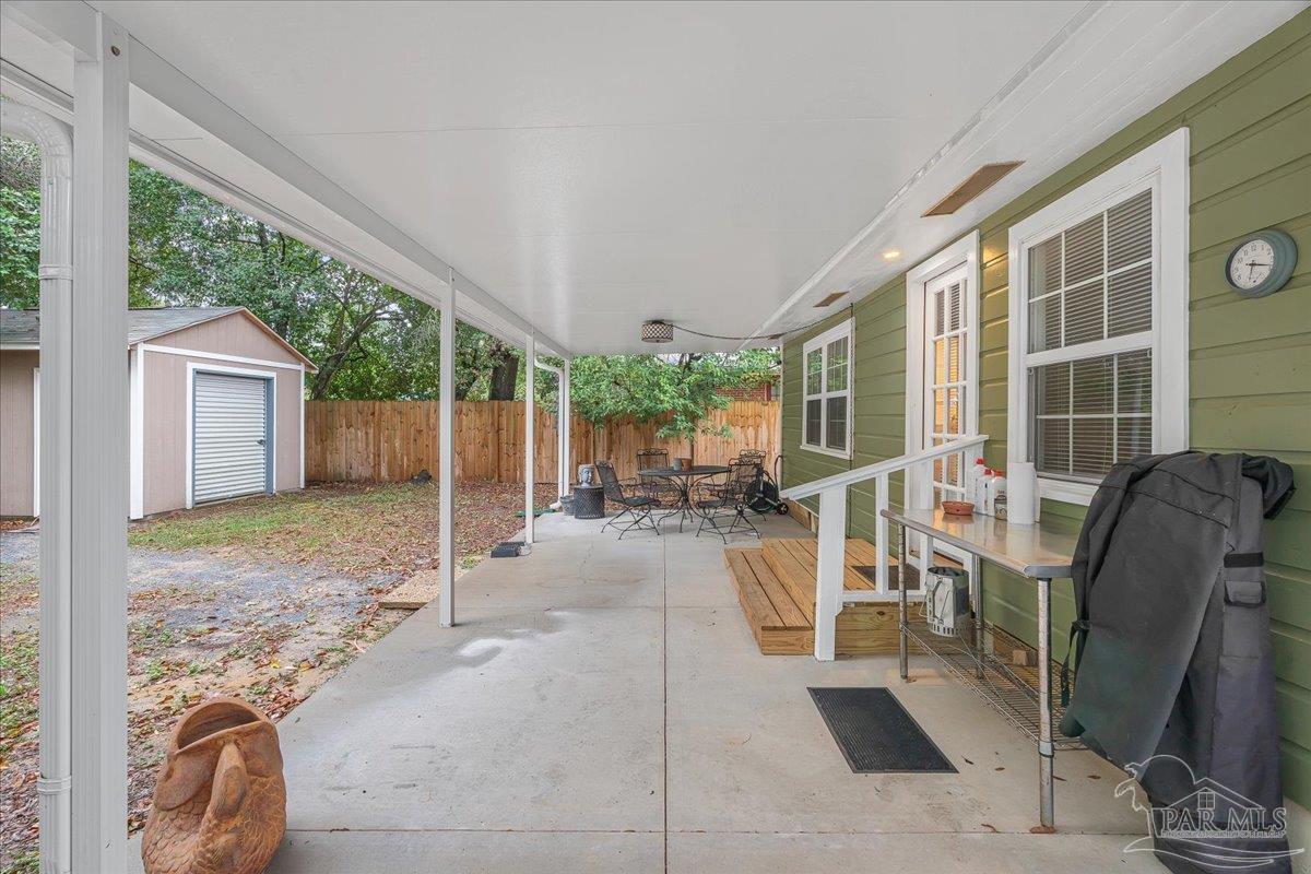 821 W Hernandez St