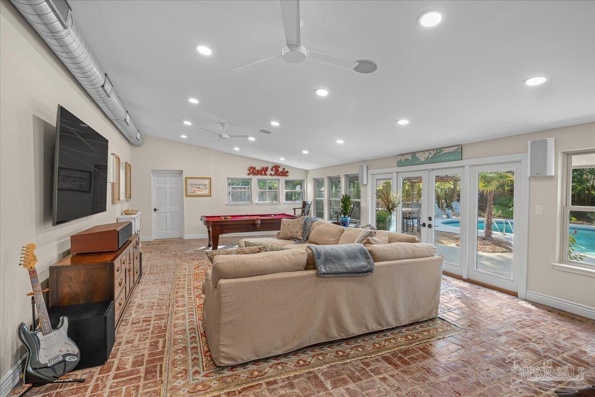 3925 Montalvo Dr