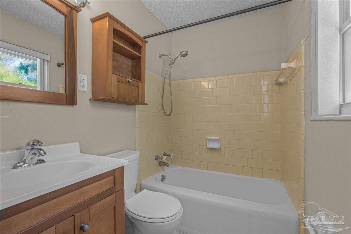5067 Crestwood Rd
