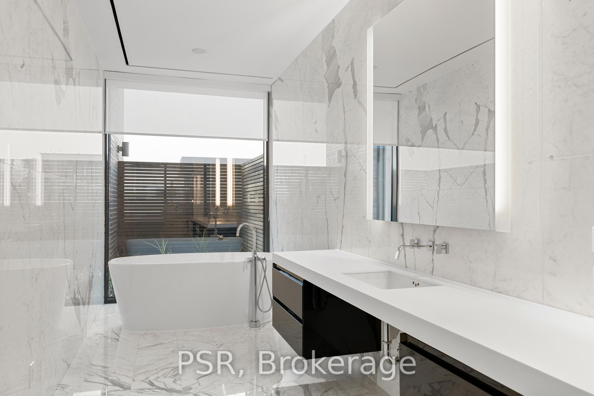 500 Wellington St W Unit: Ph1001