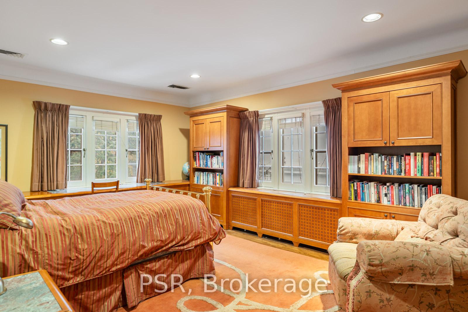 13 Old Forest Hill Road, Toronto C03