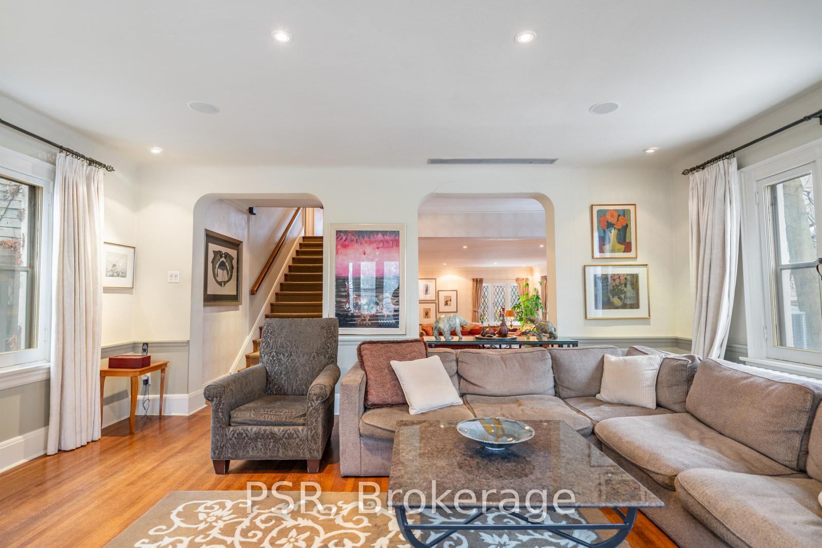 13 Old Forest Hill Road, Toronto C03