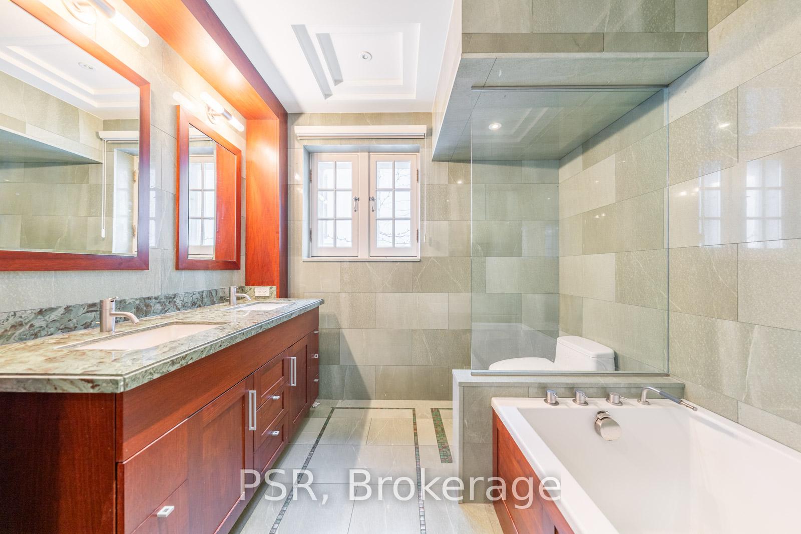 13 Old Forest Hill Road, Toronto C03