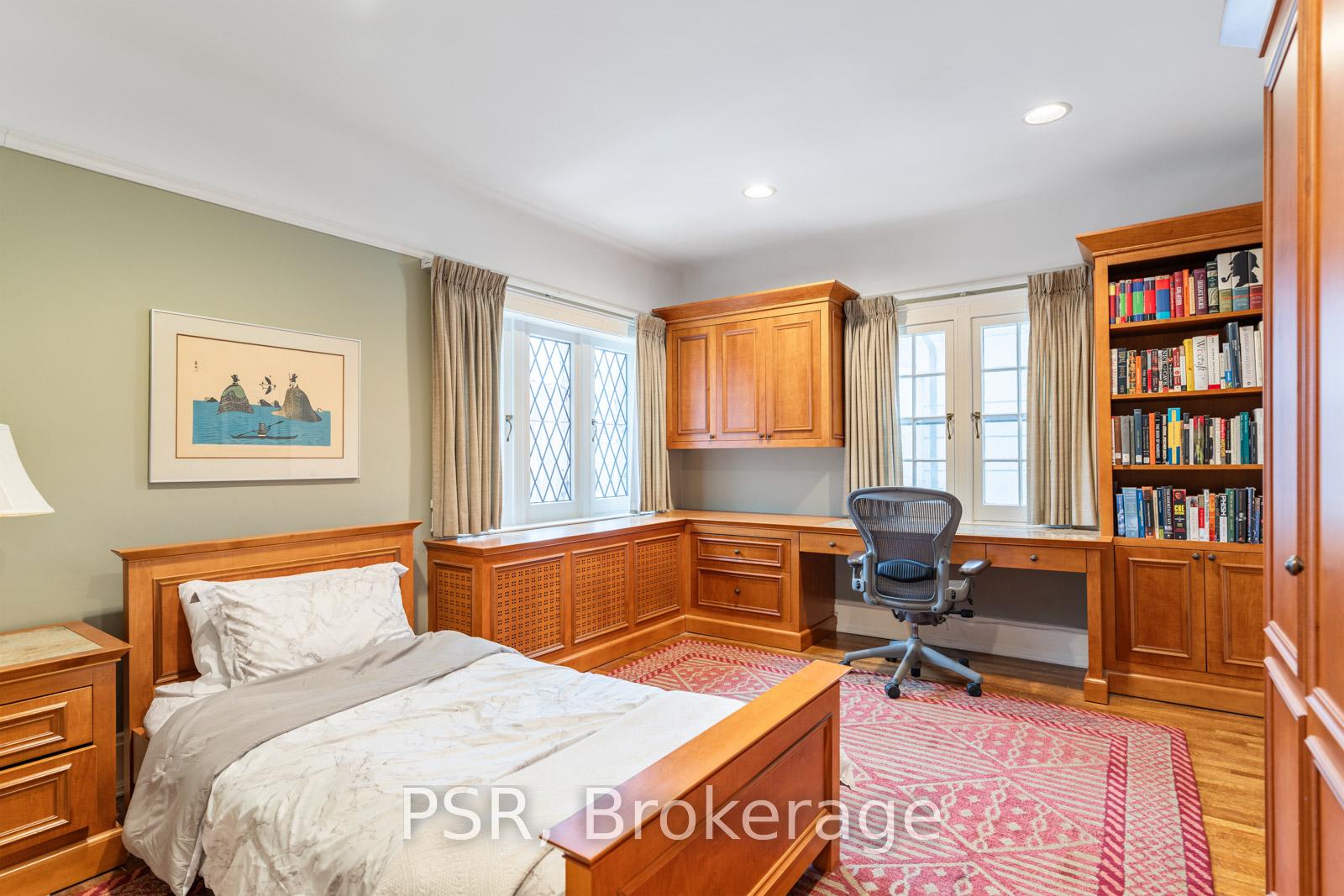13 Old Forest Hill Road, Toronto C03