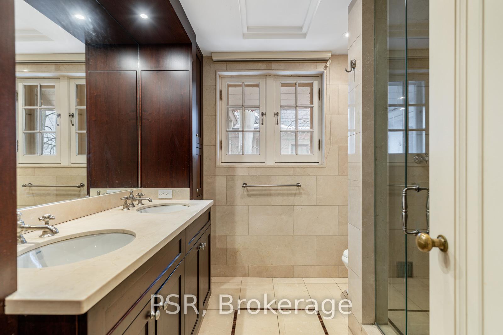 13 Old Forest Hill Road, Toronto C03