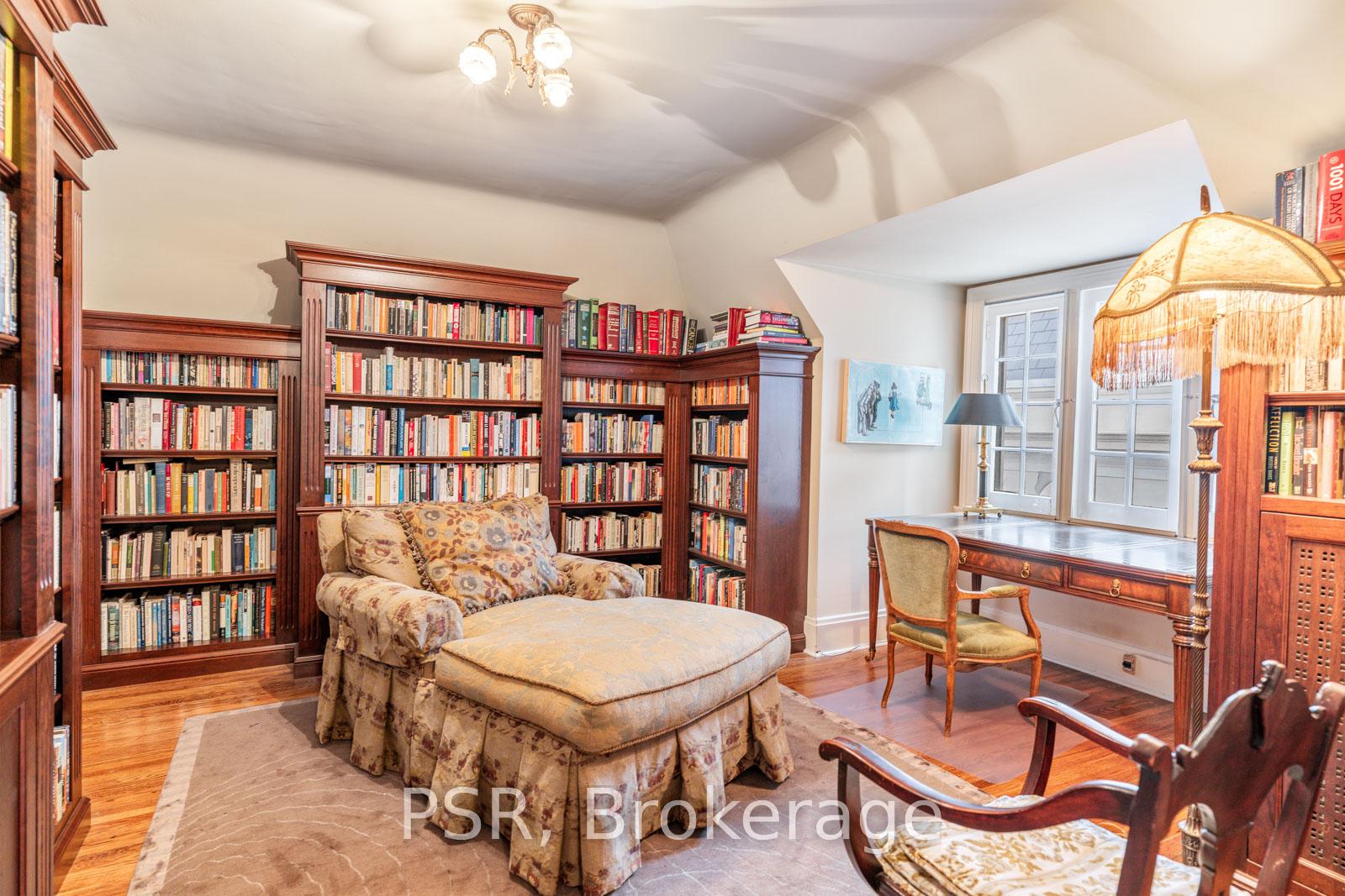 13 Old Forest Hill Road, Toronto C03