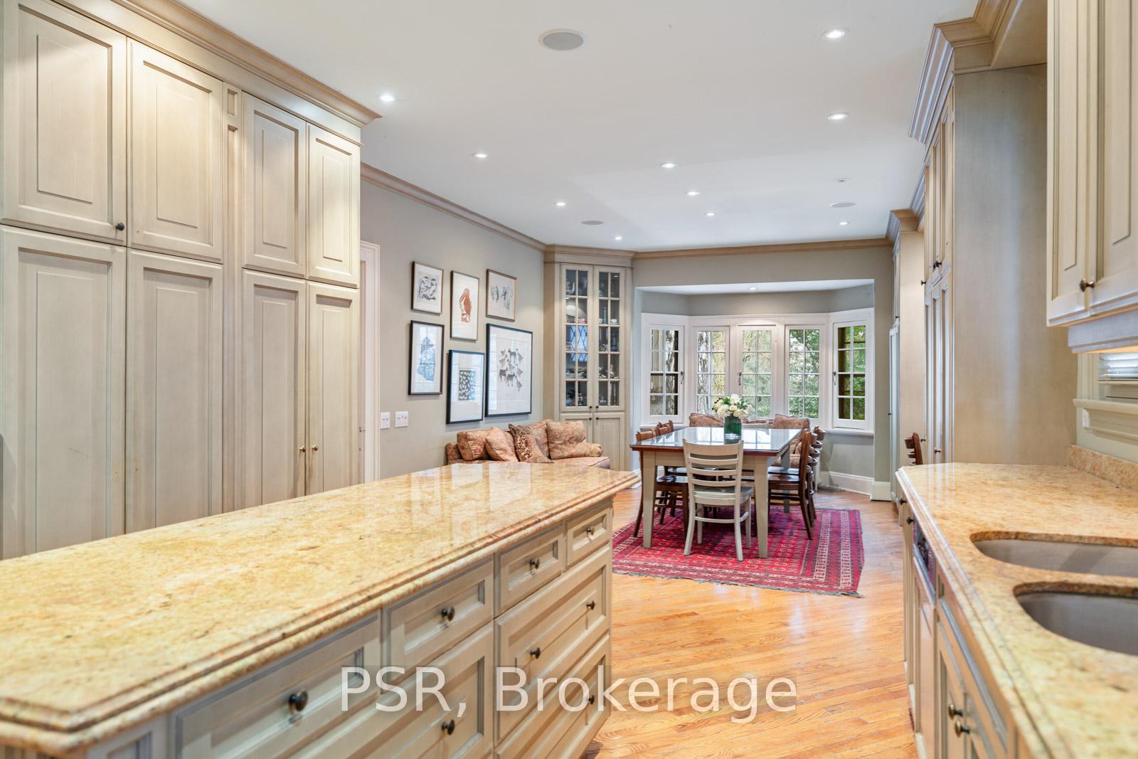 13 Old Forest Hill Road, Toronto C03